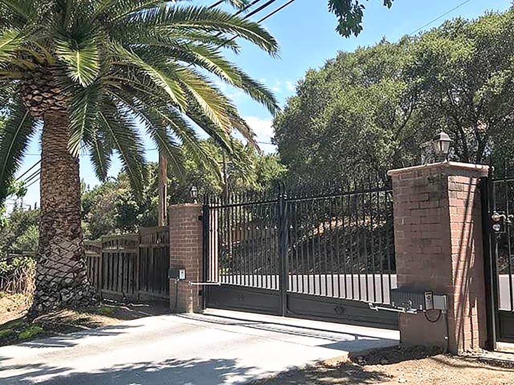 Gate Opener With Chain Link With Red Slats